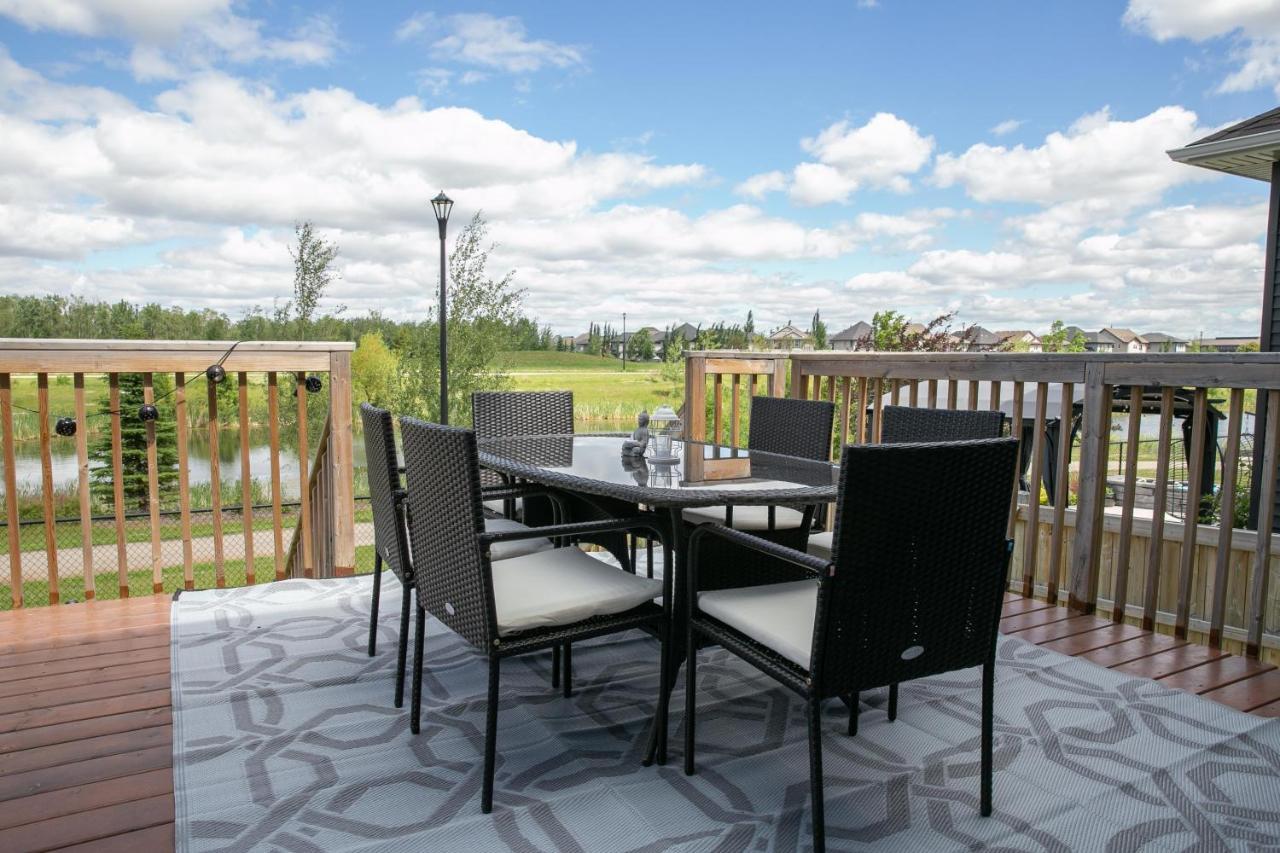 Lakeview Luxury Home - Double Garage Parking - Foosball Table - King Beds - Fast Wi-Fi -Free Netflix Edmonton Ngoại thất bức ảnh